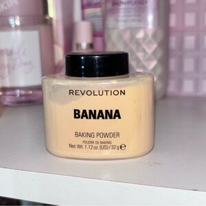 💝NEW Makeup Revolution Banana Baking Powder💝
